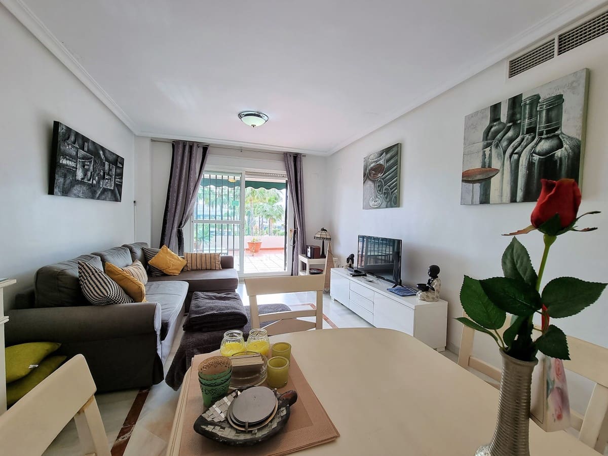 2 slaapkamer Appartement voor vakantieverhuur in Nueva Andalucia met zwembad garage - € 1.400 (Ref: 6036903)