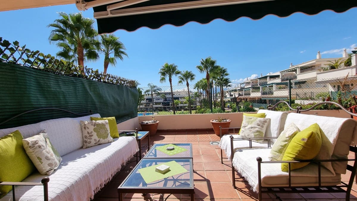 2 slaapkamer Appartement voor vakantieverhuur in Nueva Andalucia met zwembad garage - € 1.400 (Ref: 6036903)