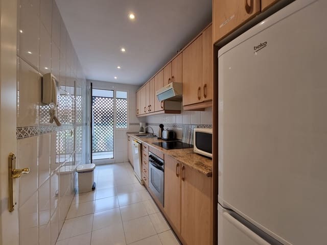 2 slaapkamer Appartement voor vakantieverhuur in Nueva Andalucia, Marbella met zwembad garage - € 1.400 (Ref: 6036903)