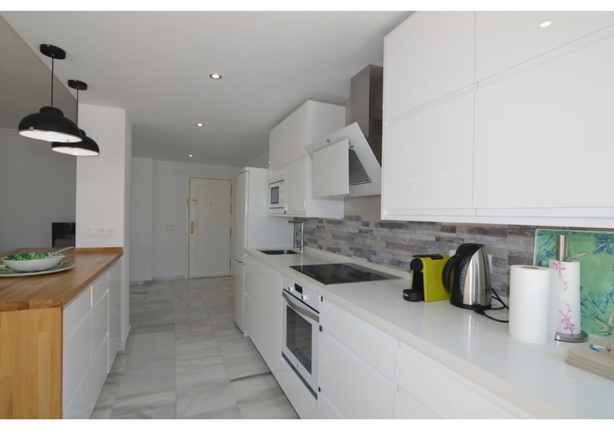 2 quarto Penthouse para arrendamento para férias em Nueva Andalucia com piscina Garagem - 1 500 € (Ref: 6091019)