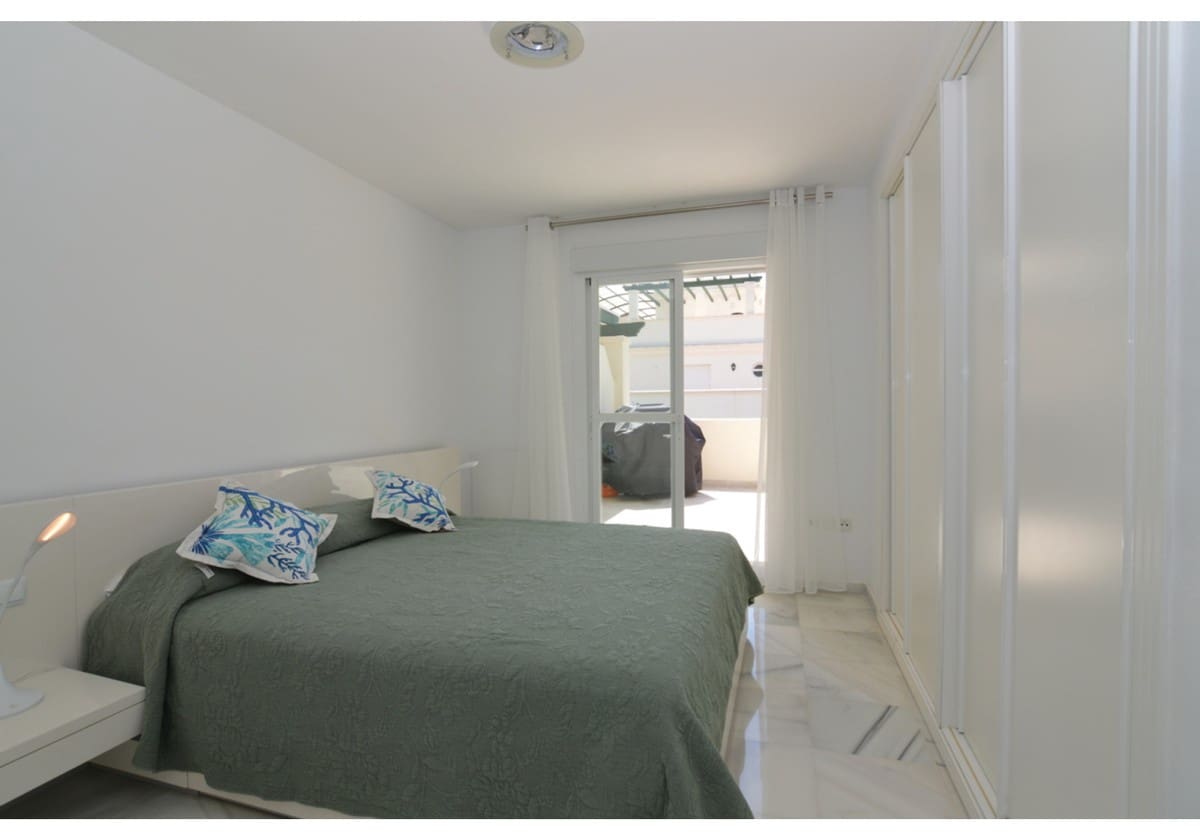 2 quarto Penthouse para arrendamento para férias em Nueva Andalucia com piscina Garagem - 1 500 € (Ref: 6091019)