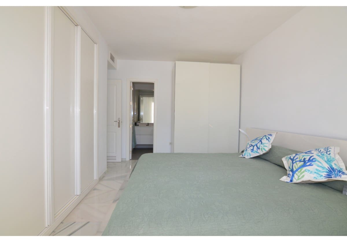 2 quarto Penthouse para arrendamento para férias em Nueva Andalucia com piscina Garagem - 1 500 € (Ref: 6091019)