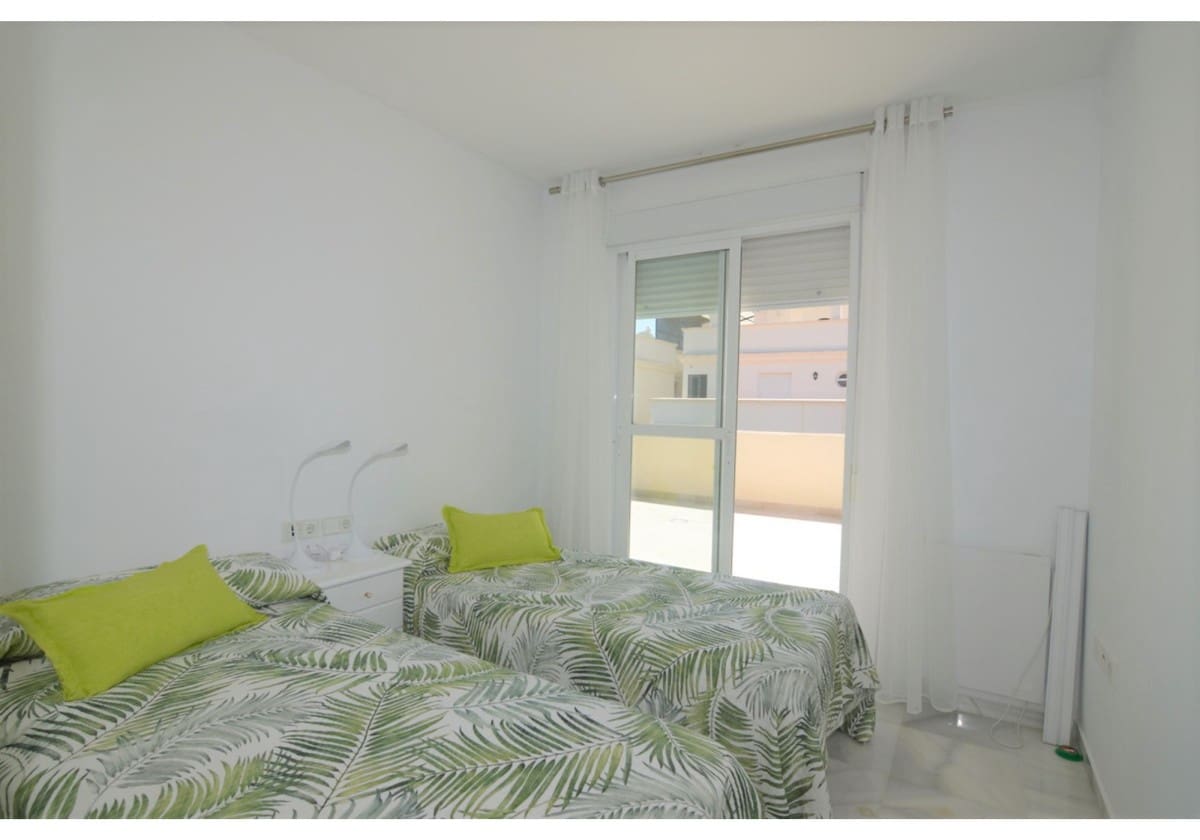 2 quarto Penthouse para arrendamento para férias em Nueva Andalucia com piscina Garagem - 1 500 € (Ref: 6091019)