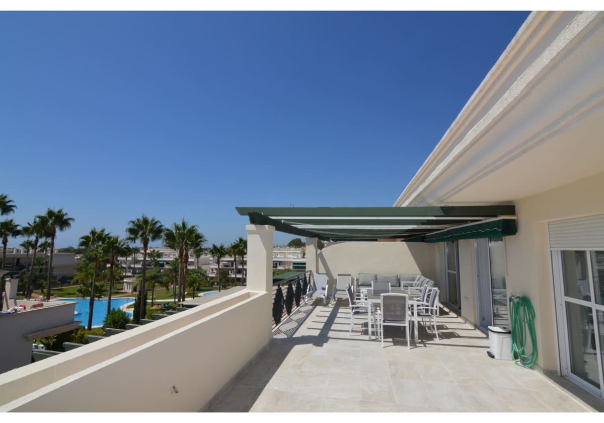 2 quarto Penthouse para arrendamento para férias em Nueva Andalucia com piscina Garagem - 1 500 € (Ref: 6091019)