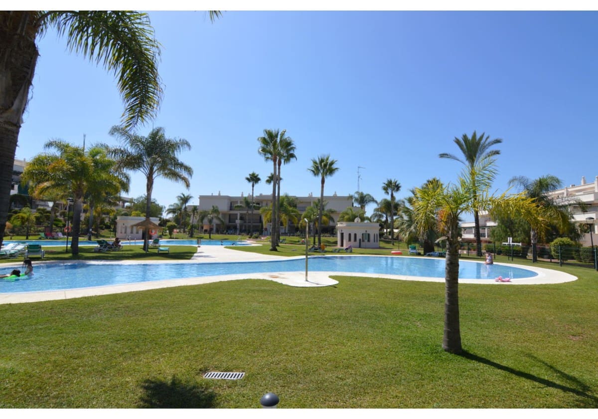 2 quarto Penthouse para arrendamento para férias em Nueva Andalucia com piscina Garagem - 1 500 € (Ref: 6091019)