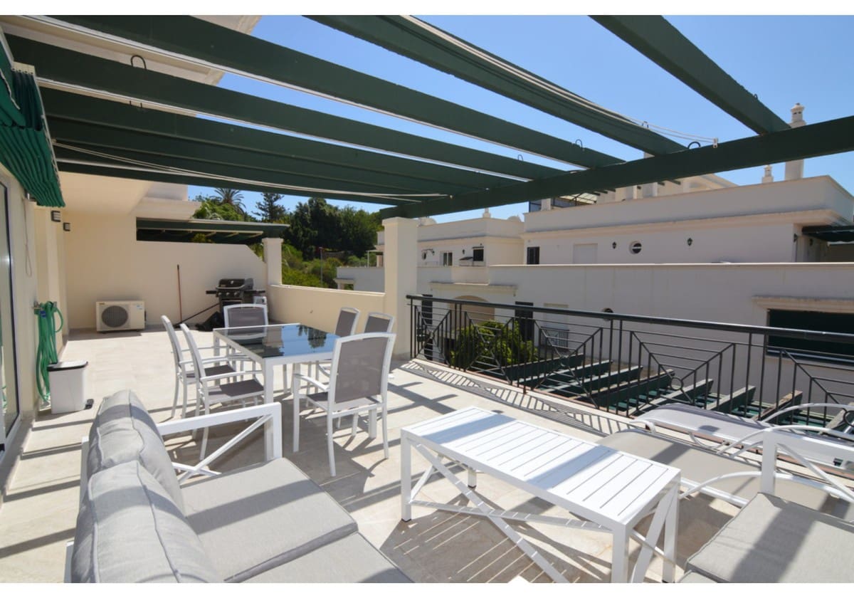 2 quarto Penthouse para arrendamento para férias em Nueva Andalucia com piscina Garagem - 1 500 € (Ref: 6091019)