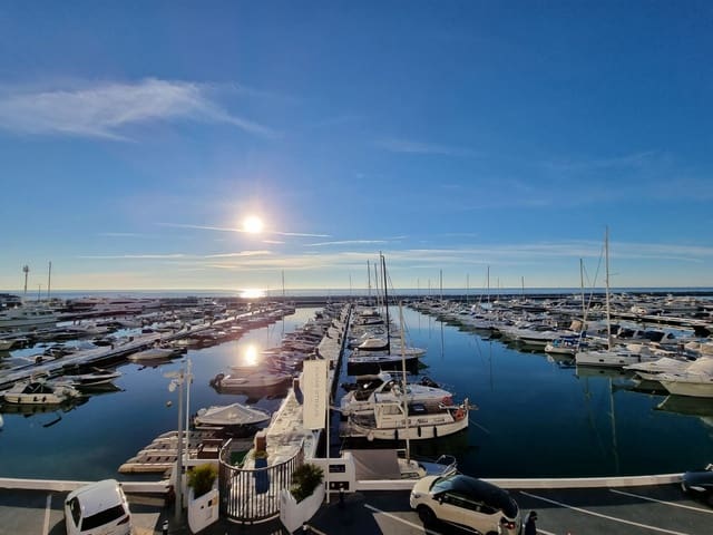 2 soveværelse Penthouse til salg i Puerto Banus, Marbella - € 890.000 (Ref: 6387624)
