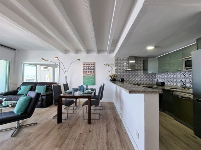 Ático de 2 habitaciones en Puerto Banus, Marbella en venta - 790.000 € (Ref: 6387624)