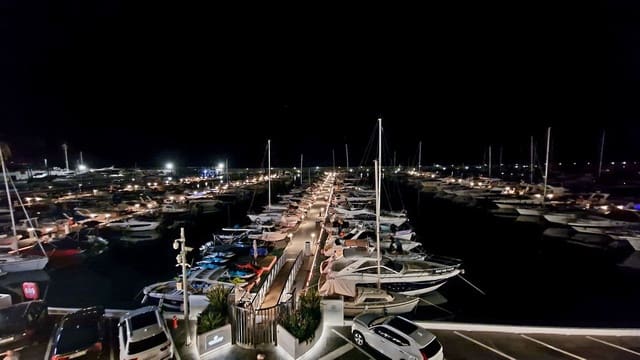 Ático de 2 habitaciones en Puerto Banus, Marbella en venta - 790.000 € (Ref: 6387624)