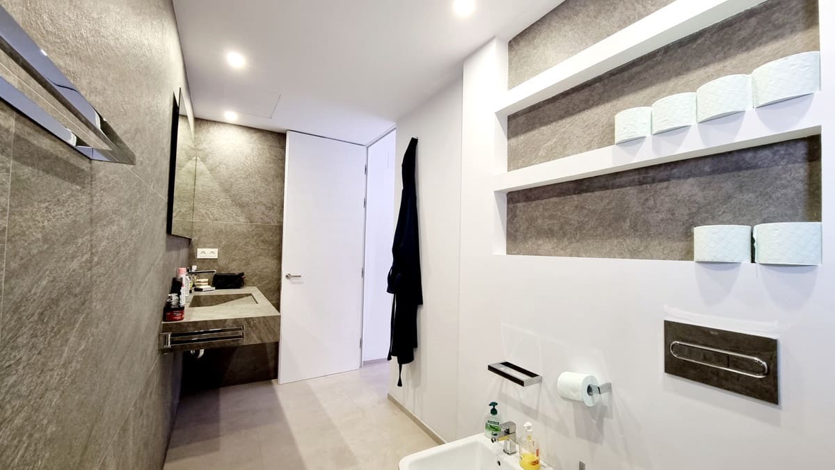 2 slaapkamer Appartement te koop in Puerto Banus - € 550.000 (Ref: 6774113)