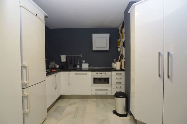 Apartamento de 3 habitaciones en Puerto Banus, Marbella en venta con garaje - 1.100.000 € (Ref: 7205275)