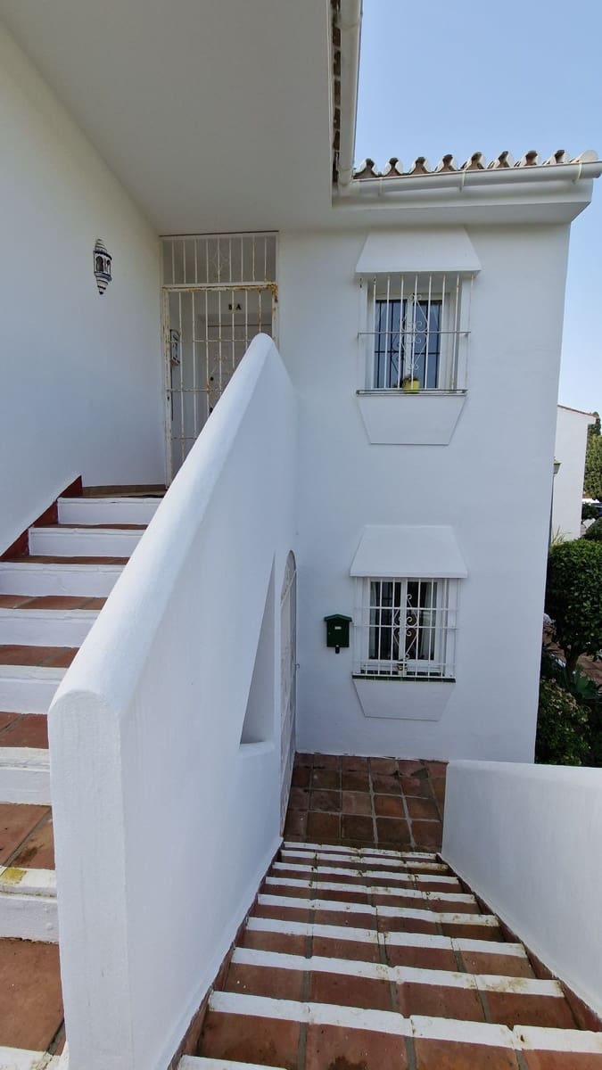 2 bedroom Penthouse for sale in El Paraiso with pool - € 299,000 (Ref: 7519560)