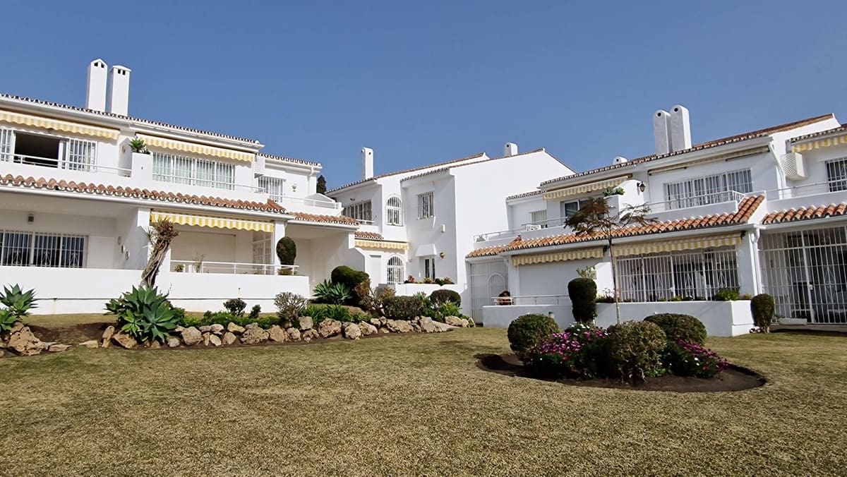 2 bedroom Penthouse for sale in El Paraiso with pool - € 299,000 (Ref: 7519560)