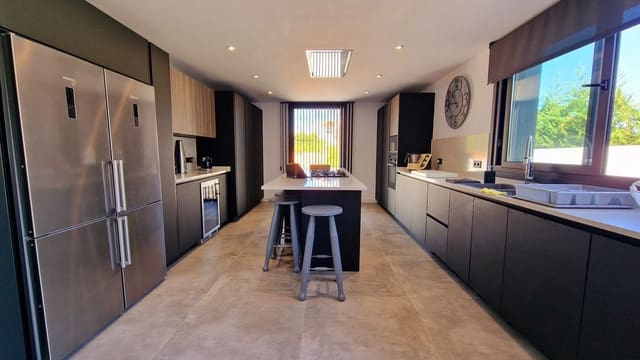 3 quarto Moradia para venda em San Pedro de Alcantara, Marbella com piscina garagem - 2 450 000 € (Ref: 7702518)