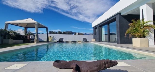 3 bedroom Villa for sale in San Pedro de Alcantara, Marbella with pool garage - € 2,450,000 (Ref: 7702518)