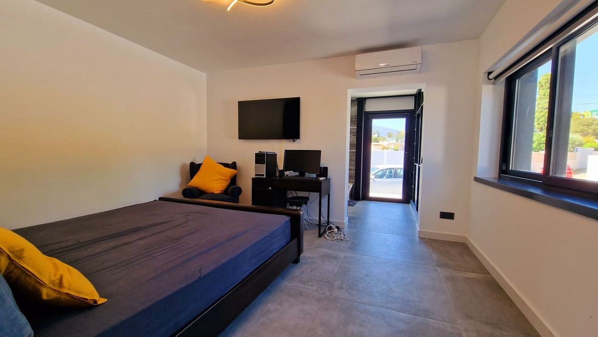 3 bedroom Villa for sale in San Pedro de Alcantara with pool garage - € 2,450,000 (Ref: 7702518)