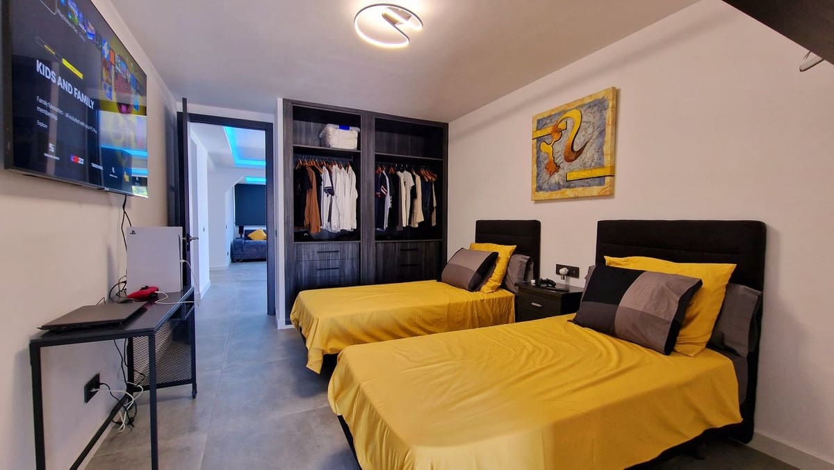 3 bedroom Villa for sale in San Pedro de Alcantara with pool garage - € 2,450,000 (Ref: 7702518)