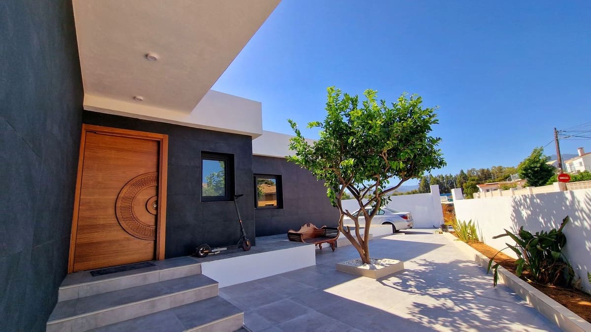 3 bedroom Villa for sale in San Pedro de Alcantara with pool garage - € 2,450,000 (Ref: 7702518)