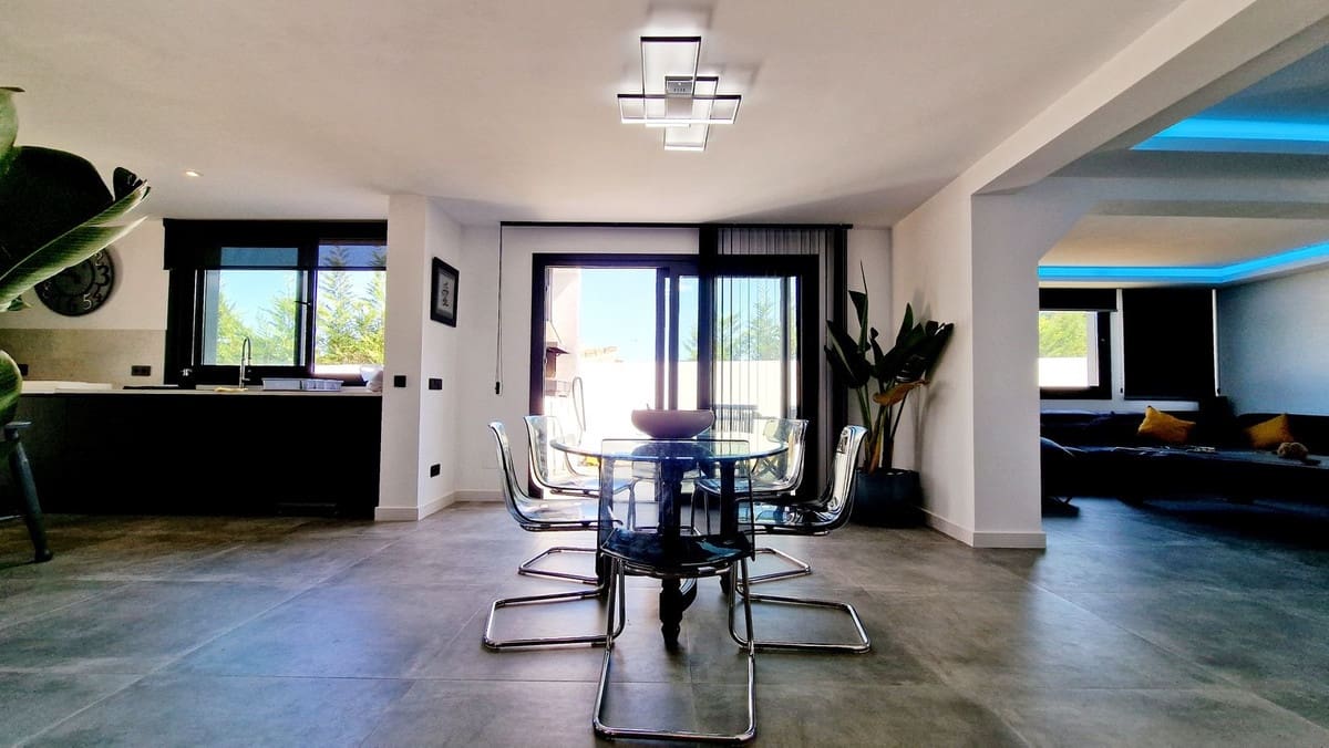 3 bedroom Villa for sale in San Pedro de Alcantara with pool garage - € 2,450,000 (Ref: 7702518)