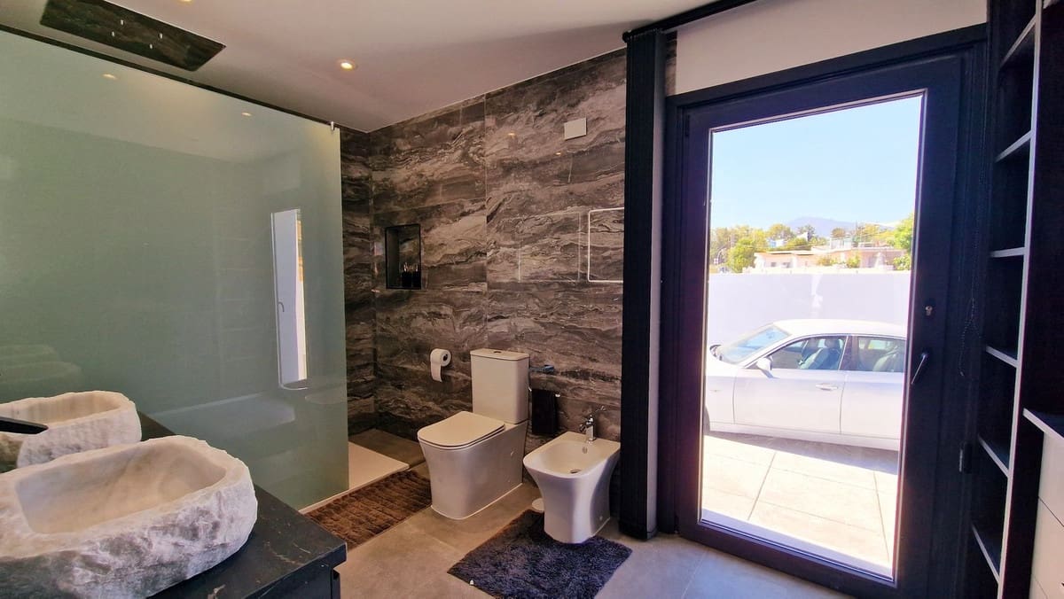 3 bedroom Villa for sale in San Pedro de Alcantara with pool garage - € 2,450,000 (Ref: 7702518)