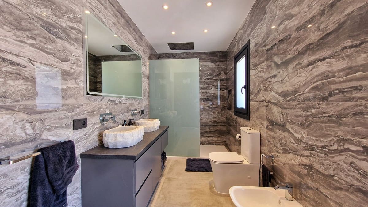 3 bedroom Villa for sale in San Pedro de Alcantara with pool garage - € 2,450,000 (Ref: 7702518)