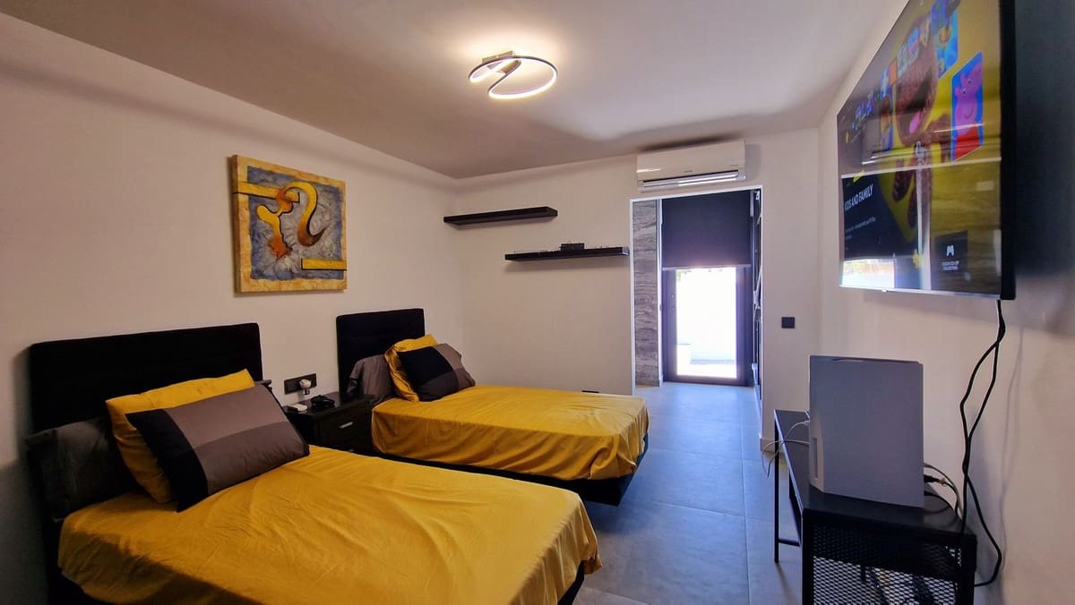 3 bedroom Villa for sale in San Pedro de Alcantara with pool garage - € 2,450,000 (Ref: 7702518)