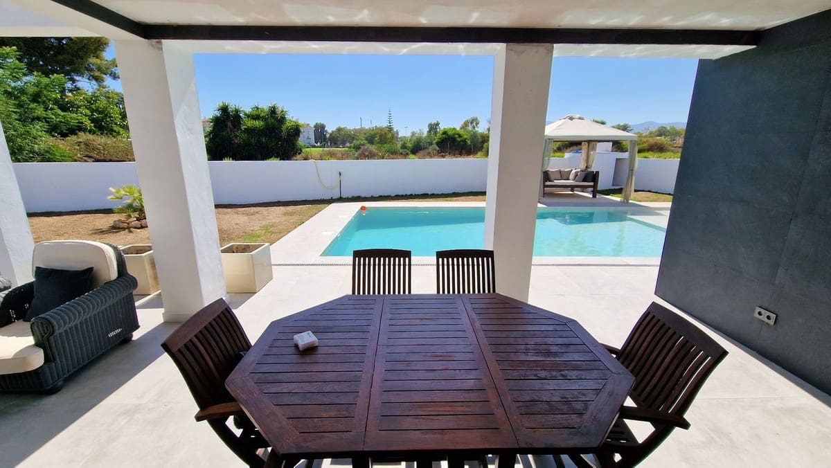 3 bedroom Villa for sale in San Pedro de Alcantara with pool garage - € 2,450,000 (Ref: 7702518)