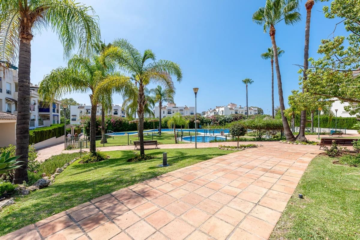 2 quarto Apartamento para arrendamento para férias em Nueva Andalucia com piscina Garagem - 1 100 € (Ref: 8331032)