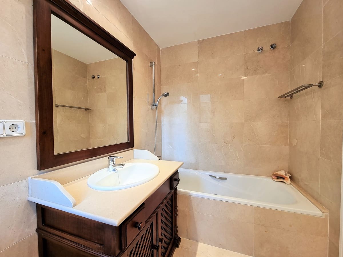 3 soverom Penthouse til salgs i Los Arqueros med svømmebasseng garasje - € 560 000 (Ref: 8569445)