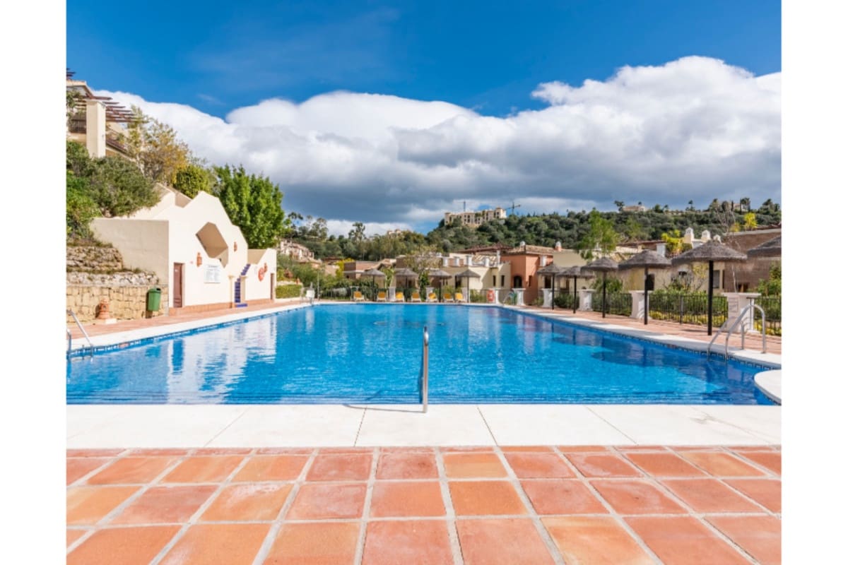 3 soverom Penthouse til salgs i Los Arqueros med svømmebasseng garasje - € 560 000 (Ref: 8569445)