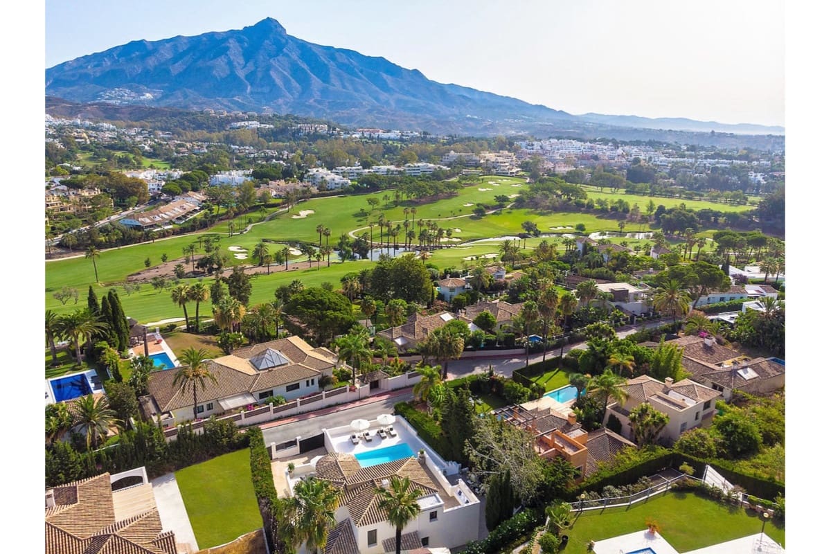 3 soverom Penthouse til salgs i Los Arqueros med svømmebasseng garasje - € 560 000 (Ref: 8569445)