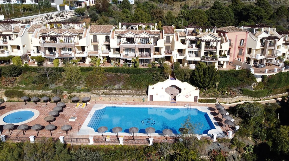 3 soverom Penthouse til salgs i Los Arqueros med svømmebasseng garasje - € 560 000 (Ref: 8569445)