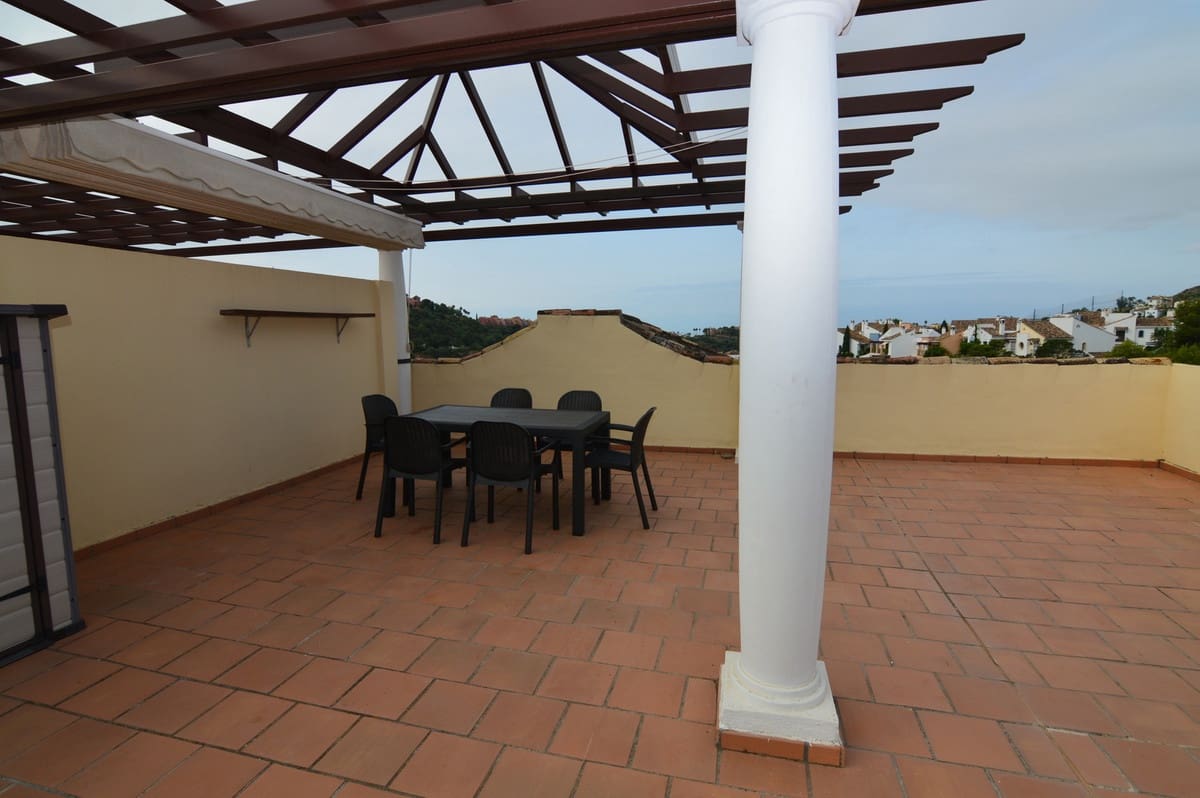 3 soverom Penthouse til salgs i Los Arqueros med svømmebasseng garasje - € 549 000 (Ref: 8569445)