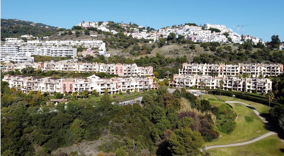 3 soverom Penthouse til salgs i Los Arqueros med svømmebasseng garasje - € 549 000 (Ref: 8569445)