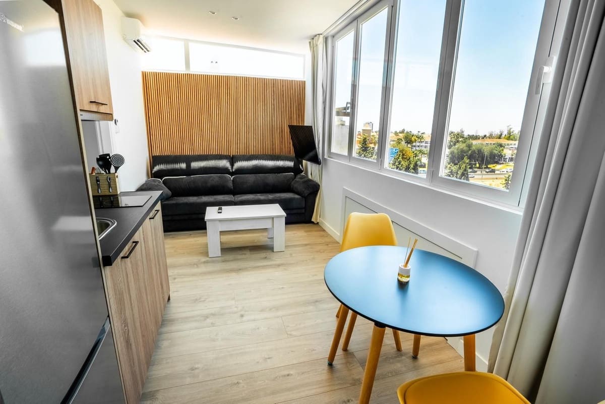 7 bedroom Penthouse for sale in Marbella with pool garage - € 850,000 (Ref: 8674301)