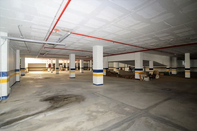 Komercyjne na sprzedaż w San Pedro de Alcantara, Marbella z basenem garażem - 1 500 000 € (Ref: 8695874)