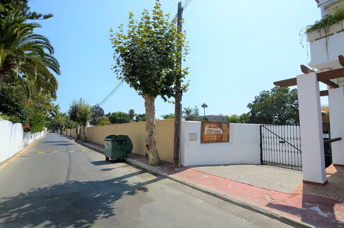 Local Comercial en San Pedro de Alcantara en venta con piscina garaje - 1.500.000 € (Ref: 8695874)