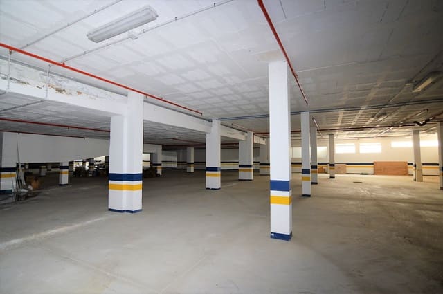 Komercyjne na sprzedaż w San Pedro de Alcantara, Marbella z basenem garażem - 1 500 000 € (Ref: 8695874)