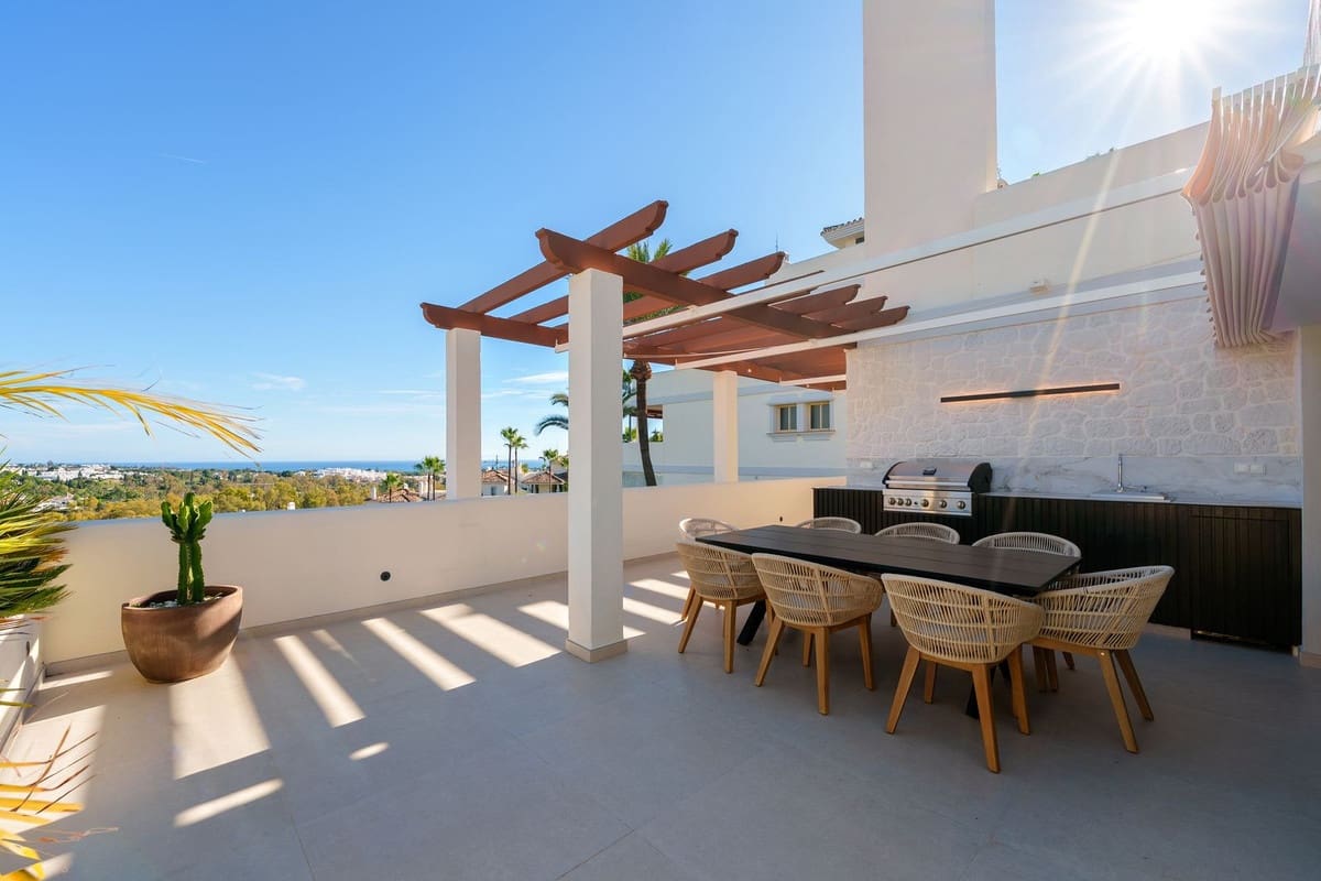 3 soverom Penthouse til salgs i Nueva Andalucia med svømmebasseng garasje - € 2 750 000 (Ref: 9509452)