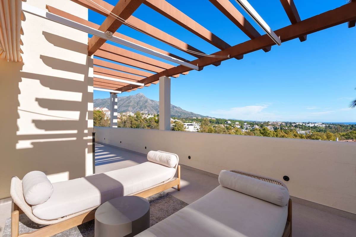 3 soverom Penthouse til salgs i Nueva Andalucia med svømmebasseng garasje - € 2 750 000 (Ref: 9509452)