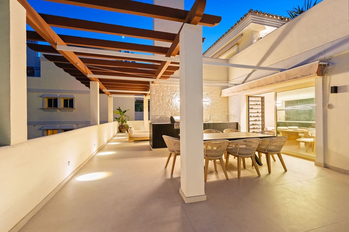 3 soverom Penthouse til salgs i Nueva Andalucia med svømmebasseng garasje - € 2 750 000 (Ref: 9509452)