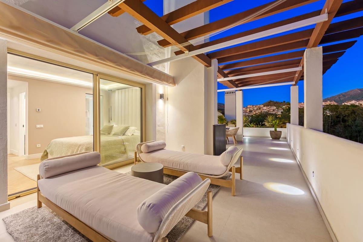 3 bedroom Penthouse for sale in Nueva Andalucia with pool garage - € 2,750,000 (Ref: 9509452)