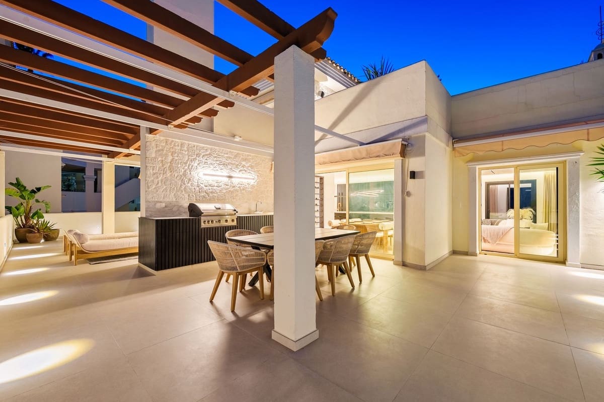 3 bedroom Penthouse for sale in Nueva Andalucia with pool garage - € 2,750,000 (Ref: 9509452)