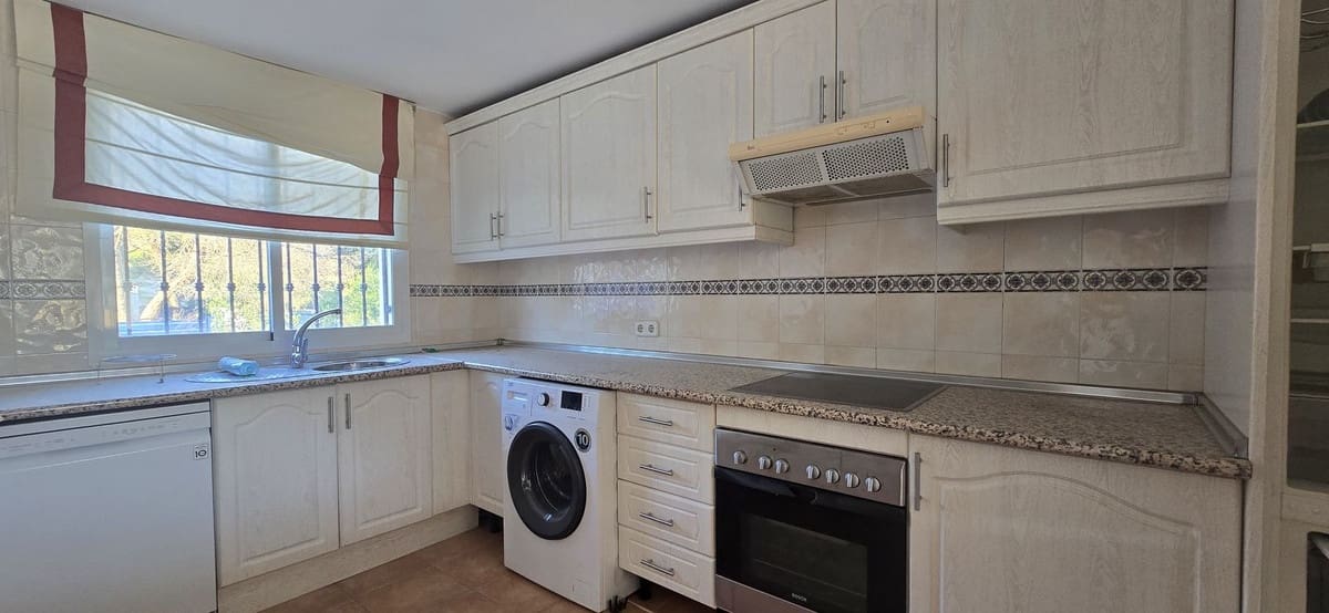 3 chambre Penthouse à vendre à Marbella avec piscine garage - 655 000 € (Ref: 9509454)