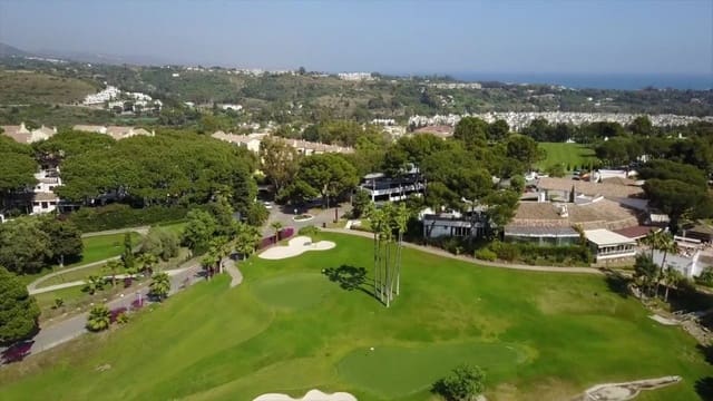 3 chambre Penthouse à vendre à Marbella avec piscine garage - 655 000 € (Ref: 9509454)