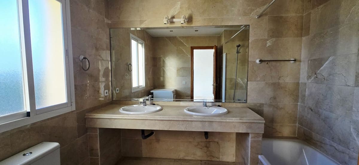 3 bedroom Penthouse for sale in Marbella with pool garage - € 795,000 (Ref: 9509454)