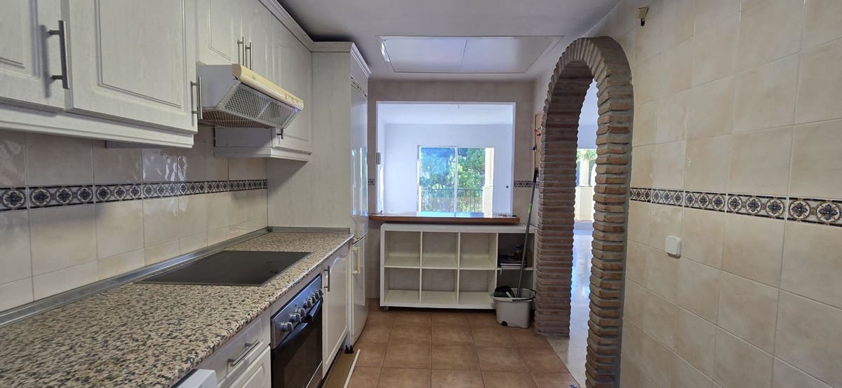 3 chambre Appartement à vendre à Nueva Andalucia avec piscine garage - 655 000 € (Ref: 9509455)