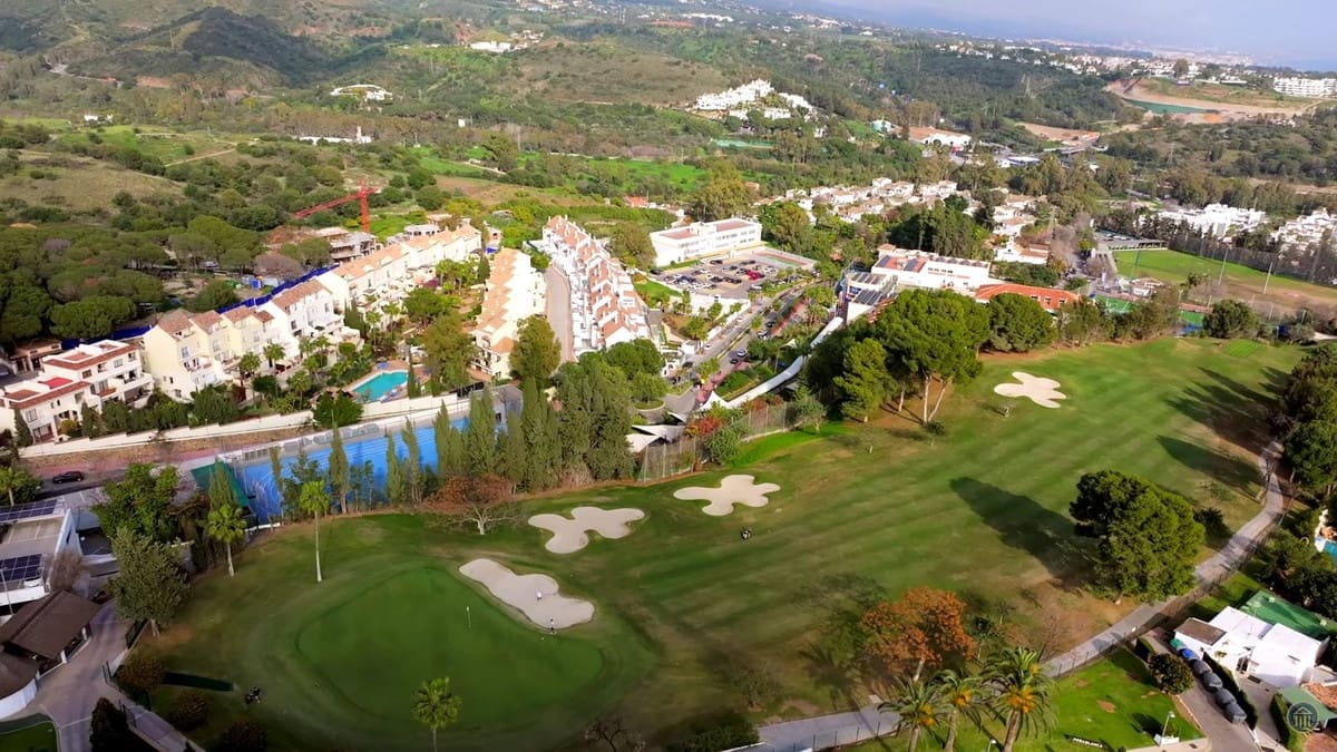 3 chambre Appartement à vendre à Nueva Andalucia avec piscine garage - 655 000 € (Ref: 9509455)