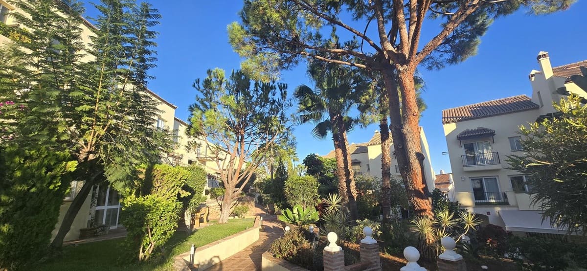 3 chambre Appartement à vendre à Nueva Andalucia avec piscine garage - 655 000 € (Ref: 9509455)