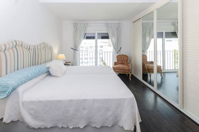 3 soveværelse Penthouse til salg i Puerto Banus, Marbella med swimmingpool garage - € 1.197.000 (Ref: 9509458)